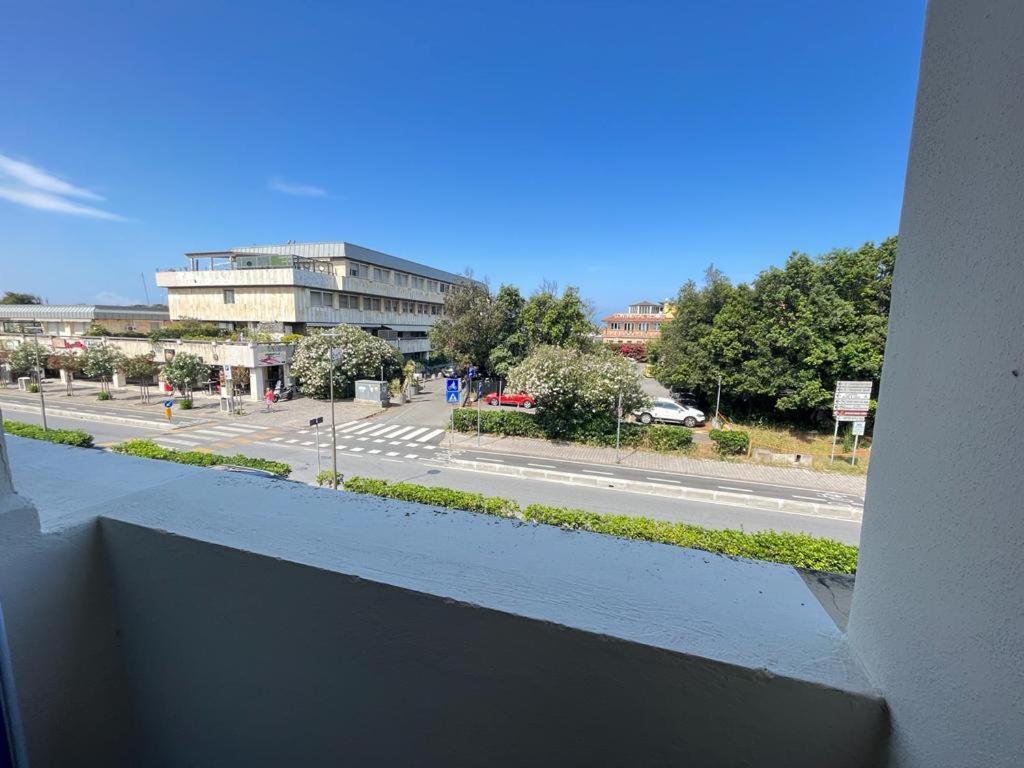 Venere Apartament Tirrenia Eksteriør bilde